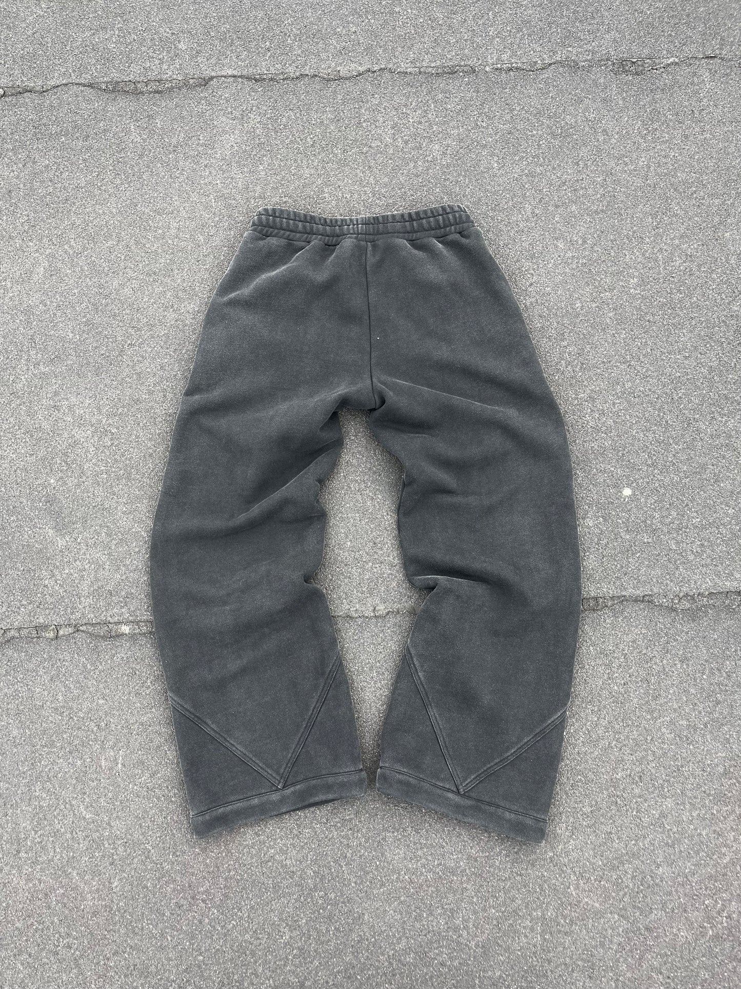 BLACK SWEATPANTS