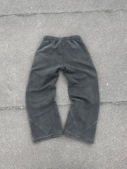 BLACK SWEATPANTS