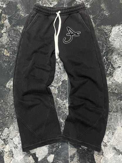 BLACK SWEATPANTS